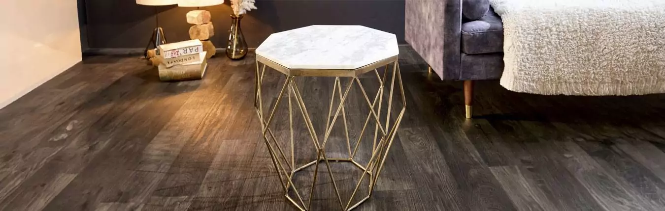 bout de canapé et table basse en marbre blanc
