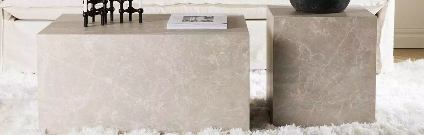 table basse et table d'appoint tendance aspect marbre beige