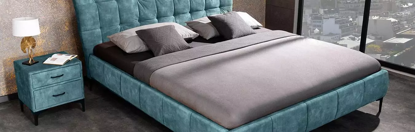 mobilier de chambre en velours bleu pétrole