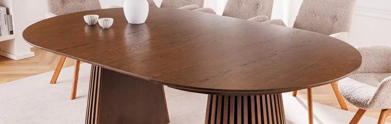 Table de salle à manger en bois chêne foncé