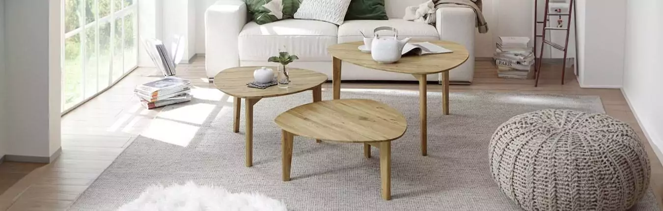 tables basses en bois massif forme organique