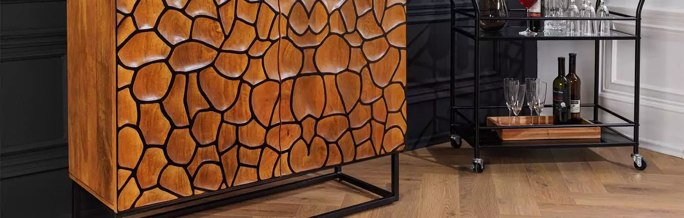 buffet original en bois massif avec façades en mosaique