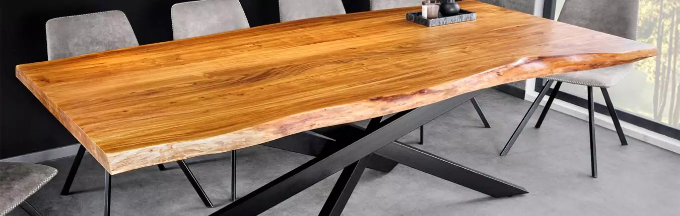 table de repas en bois massif et pieds mikado