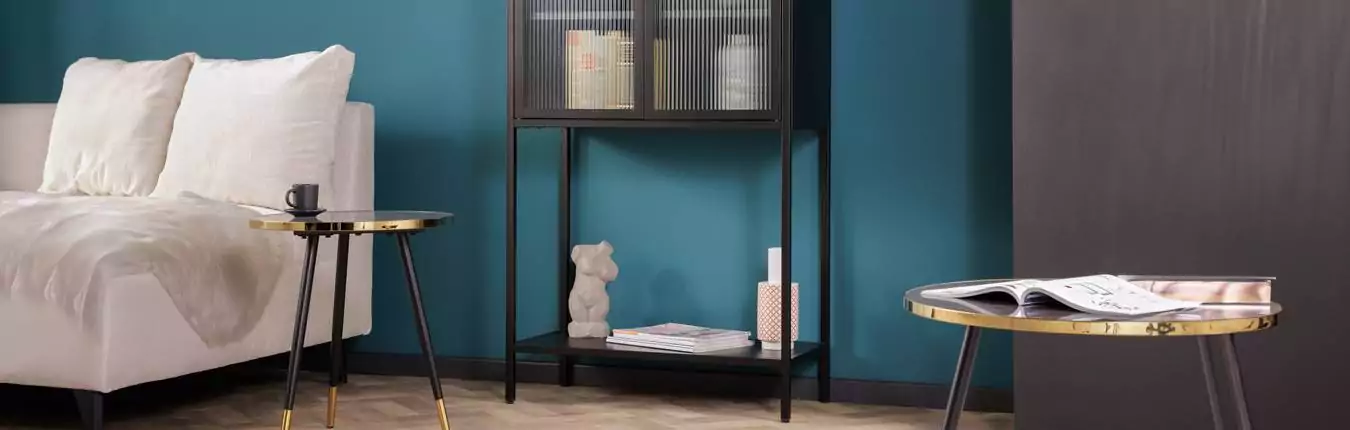 mobilier en métal noir industriel