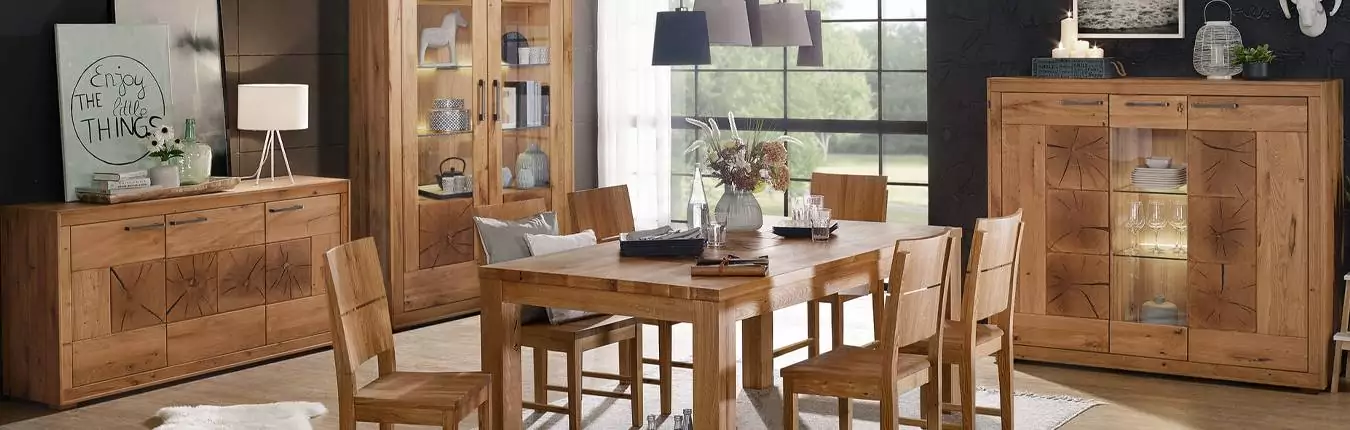 mobilier de salle à manger en chêne avec duramen de bois