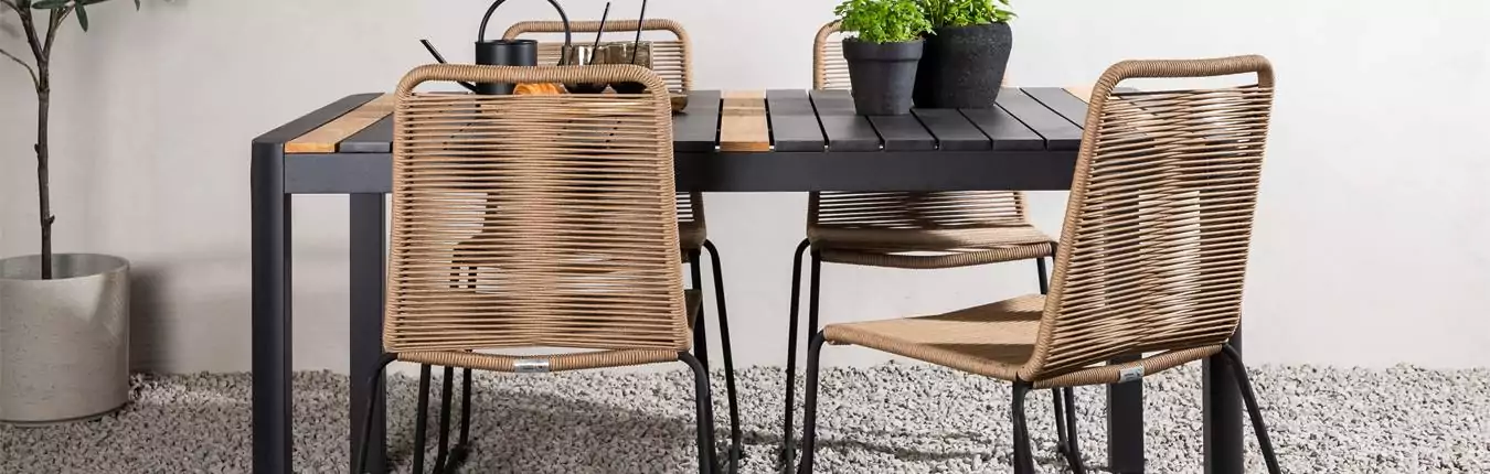 table de jardin moderne et chaises en corde design