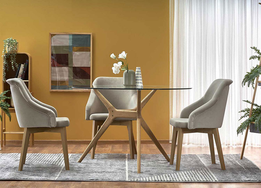 Chaise en tissu soyeux et table de salle à manger design
