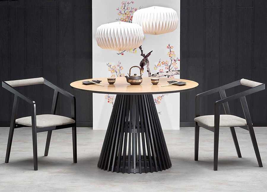table ronde design et chaise contemporaine