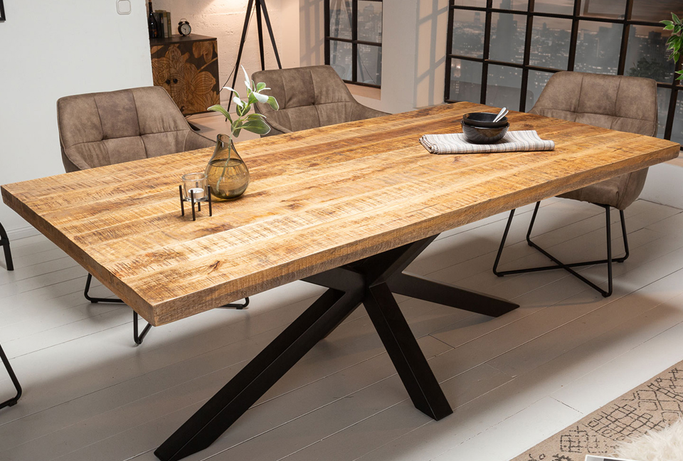 table de repas en bois et chaises en microfibre