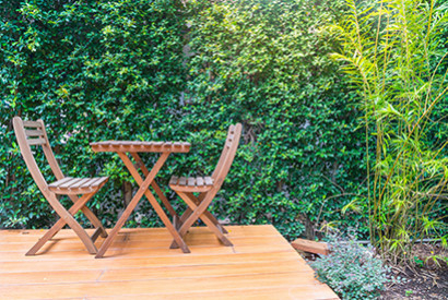 Comment restaurer une vieille table de jardin ?